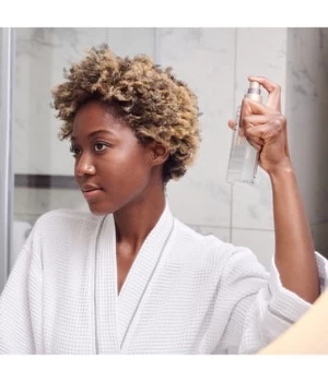 Schwarzkopf Professional BlondMe Blonde Wonders Glaze Mist Laque Cheveux 4 Schwarzkopf Professional BlondMe Blonde Wonders Glaze Mist Laque Cheveux – Image 4